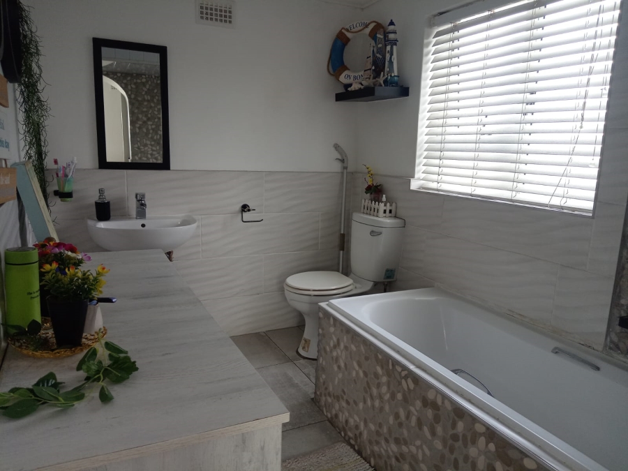 3 Bedroom Property for Sale in Portlands Western Cape